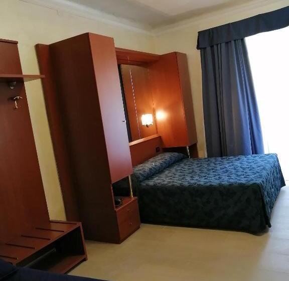 标准单人间, Aurora