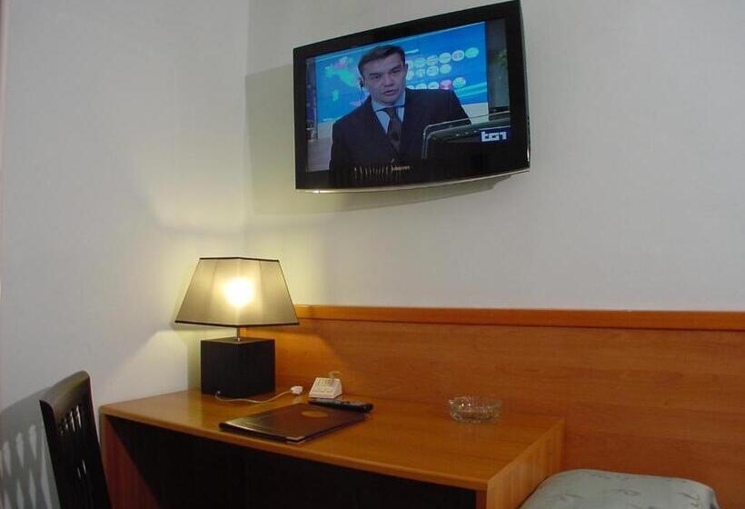 اتاق استاندارد یک نفره, Don Abbondio