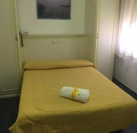 Standard Yhden Hengen Huone, Due Torri