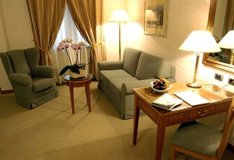 חדר סטנדרט יחיד, Excelsior Magenta