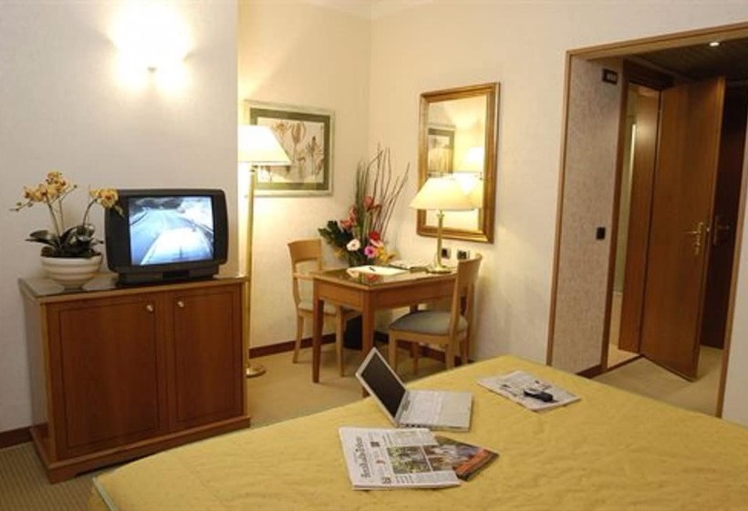 חדר סטנדרט יחיד, Excelsior Magenta