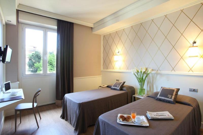 اتاق استاندارد سه نفره, Golf