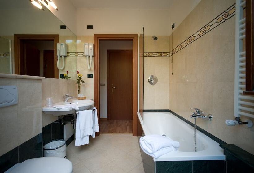 اتاق استاندارد سه نفره, Golf