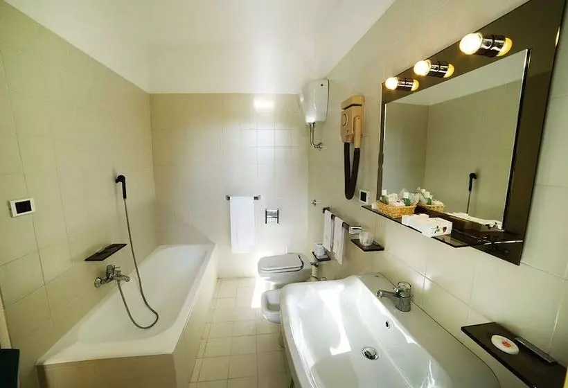 Yhden Hengen Huone Puutarhanäkymä, Grande Albergo Miramare
