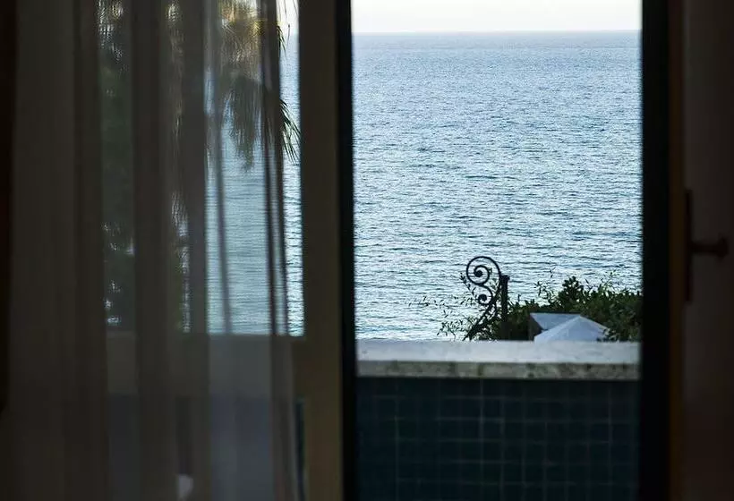 海の見えるダブルベッドスタンダードルーム, Grande Albergo Miramare