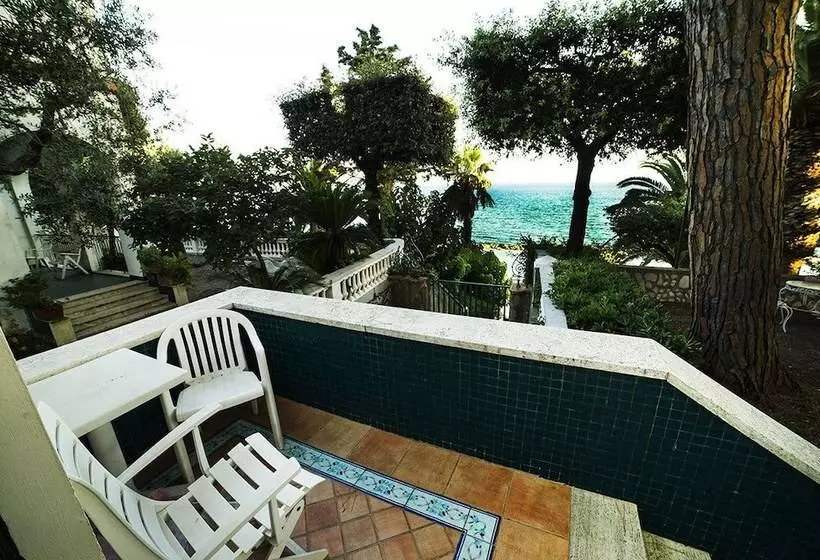 海の見えるダブルベッドスタンダードルーム, Grande Albergo Miramare