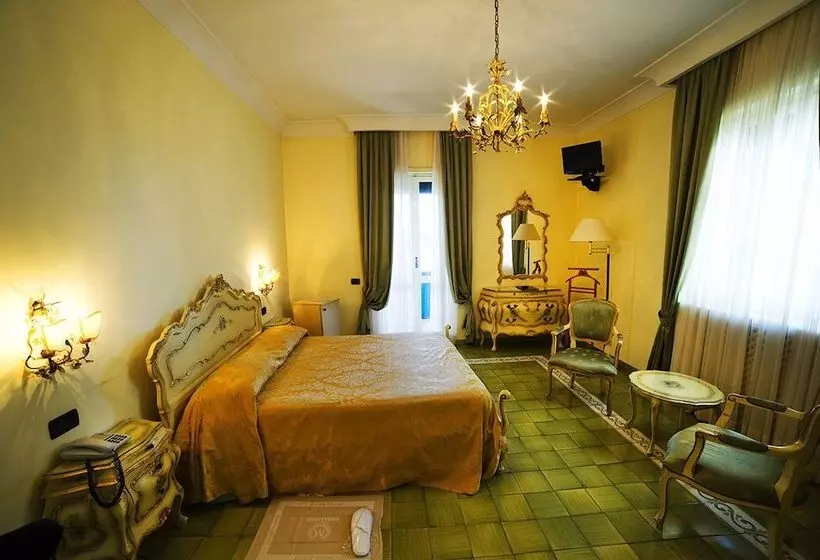 海の見えるダブルベッドスタンダードルーム, Grande Albergo Miramare