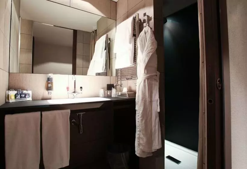 سوییت جونیور, Ih Hotels Milano Ambasciatori