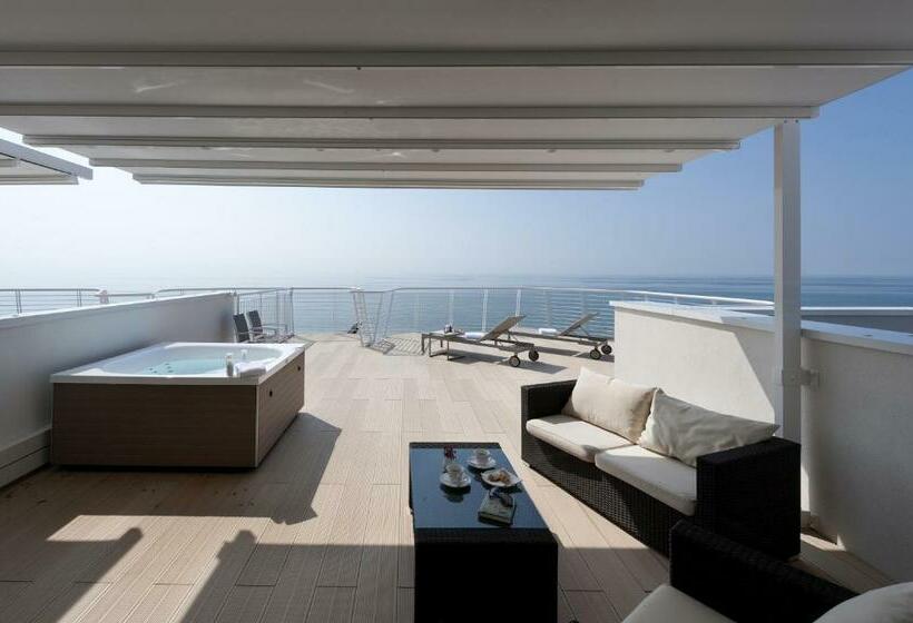 Suite Deluxe cu Vedere la  Mare, Le Soleil
