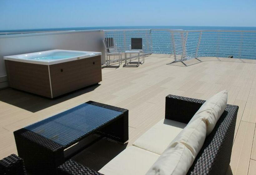 Suite Deluxe cu Vedere la  Mare, Le Soleil