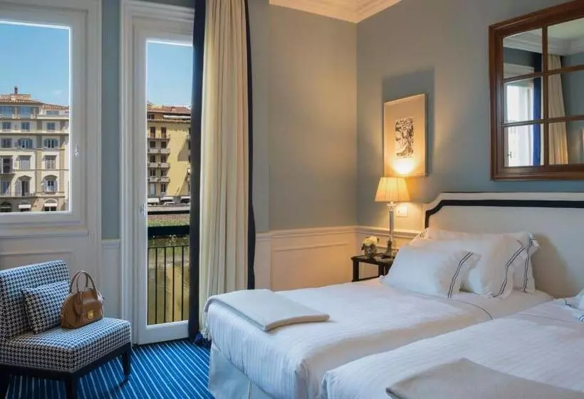 Junior suite with river view, Lungarno Lungarno Collection