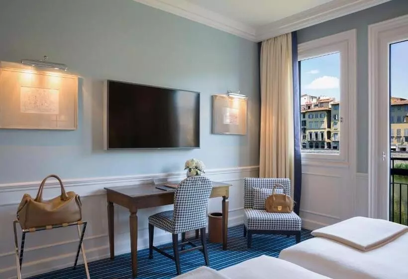 Junior suite with river view, Lungarno Lungarno Collection