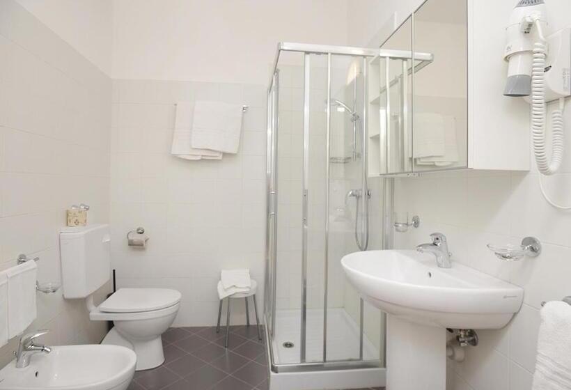 Háromágyas Standard Szoba, Mediterranee