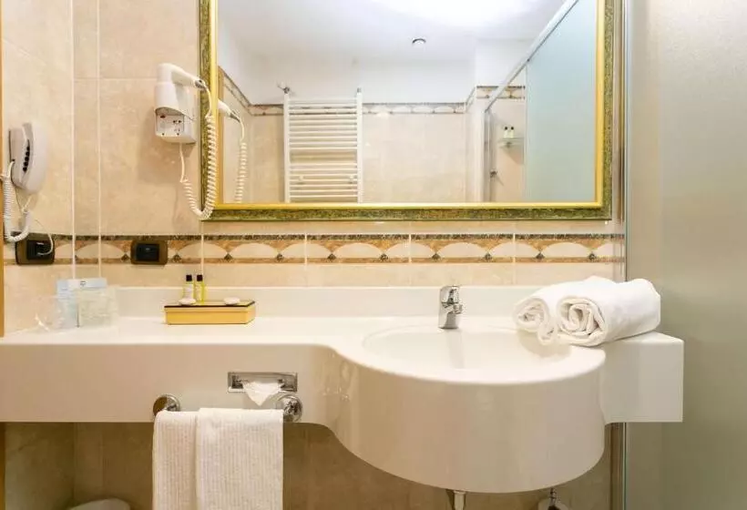 اتاق استاندارد سه نفره, Mirage Sure Hotel Collection By Best Western