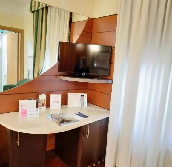 اتاق اکونومی یک تخته, Mirage Sure Hotel Collection By Best Western