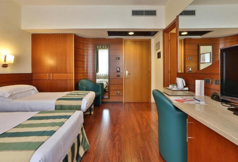 اتاق استاندارد سه نفره, Mirage Sure Hotel Collection By Best Western