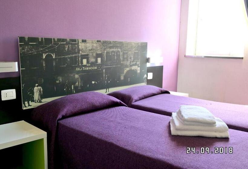 スタンダードトリプルルーム, Mondial