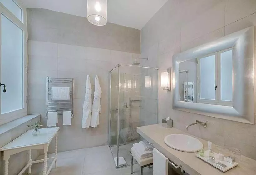 اتاق خانوادگی تودرتو, NH Collection Firenze Porta Rossa