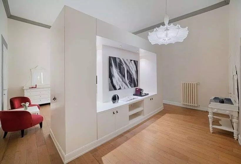 سوییت جونیور, NH Collection Firenze Porta Rossa