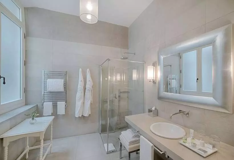 اتاق خانوادگی تودرتو, NH Collection Firenze Porta Rossa