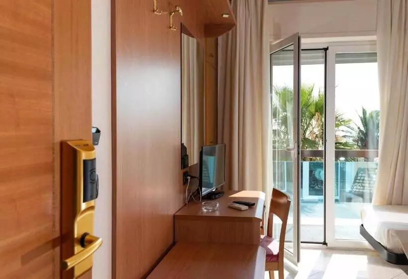 スタンダードトリプルルーム, Paradiso