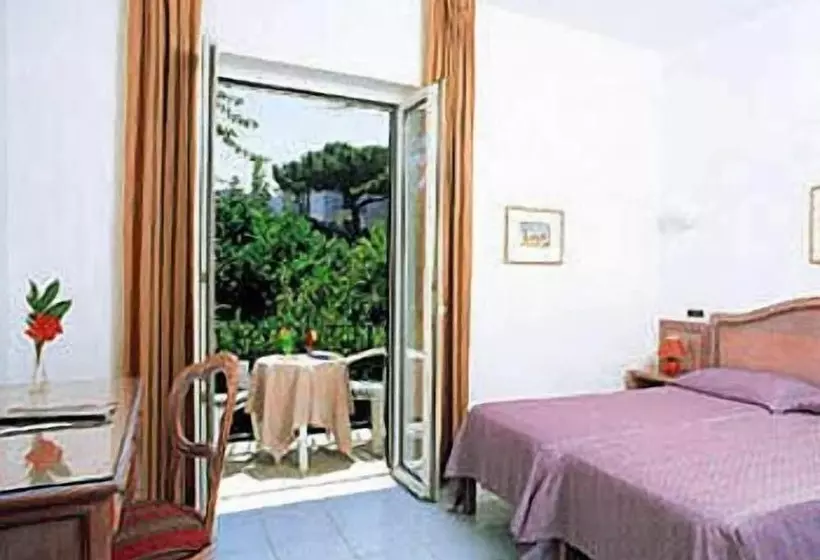 اتاق استاندارد سه نفره, Royal Terme