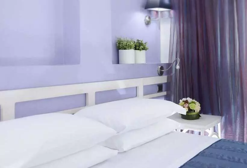 اتاق اساندارد با چشم‌انداز جانبی به دریا, Sans Souci