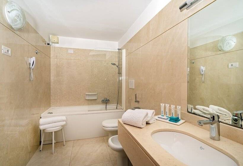 סוויטת ג'וניור נוף לים, & Spa Bellavista Francischiello