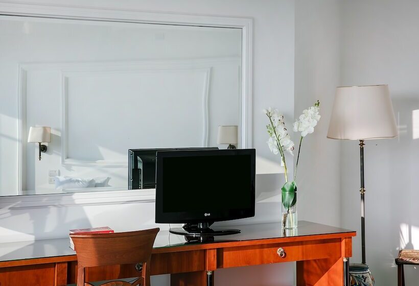 סוויטת ג'וניור נוף לים, & Spa Bellavista Francischiello