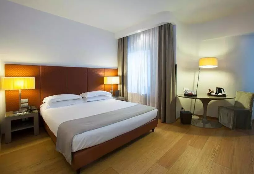 Yhden jaetun makuuhuoneen huoneisto, Starhotels Michelangelo Florence