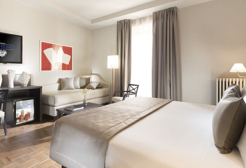 标准三人间, Vittoria