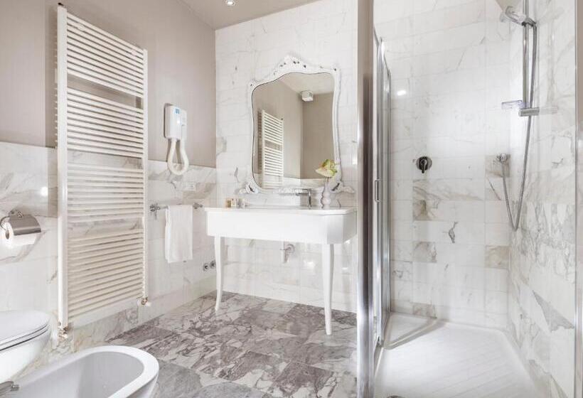 标准三人间, Vittoria