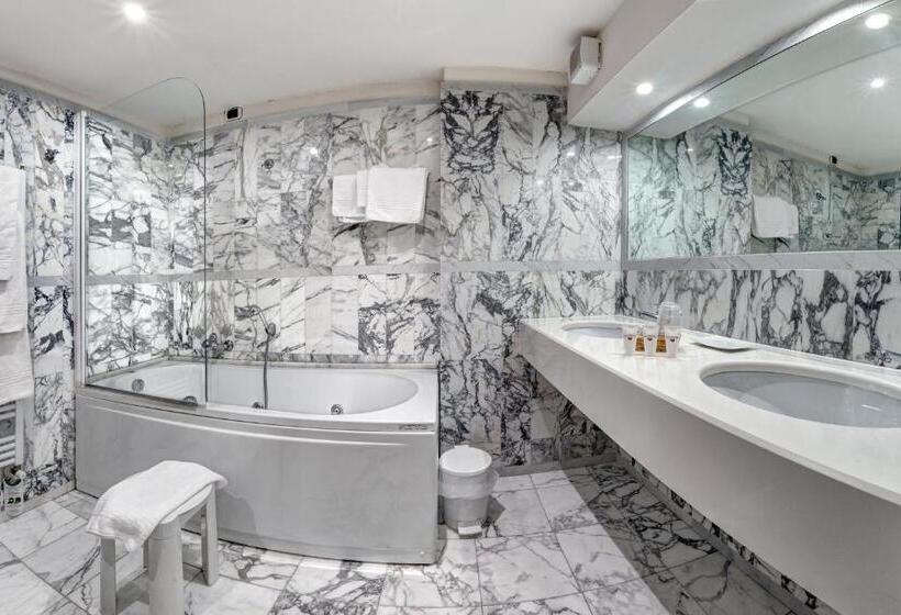 小型套房, Vittoria