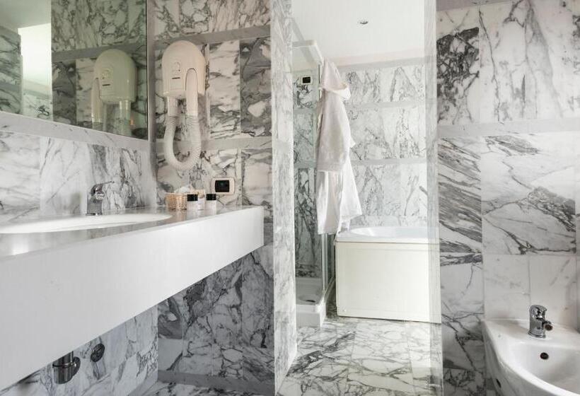 小型套房, Vittoria