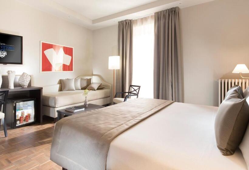 标准三人间, Vittoria