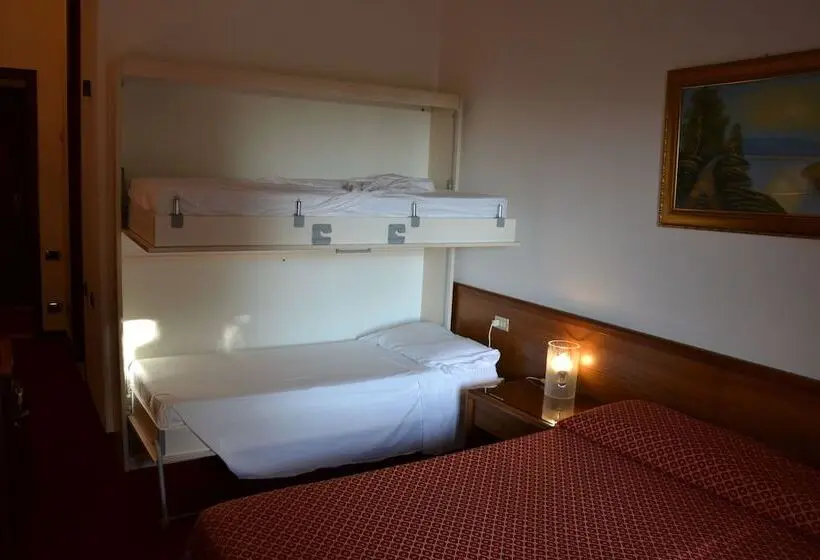 Standard Neljän Hengen Huone, Park Hotel Ravenna