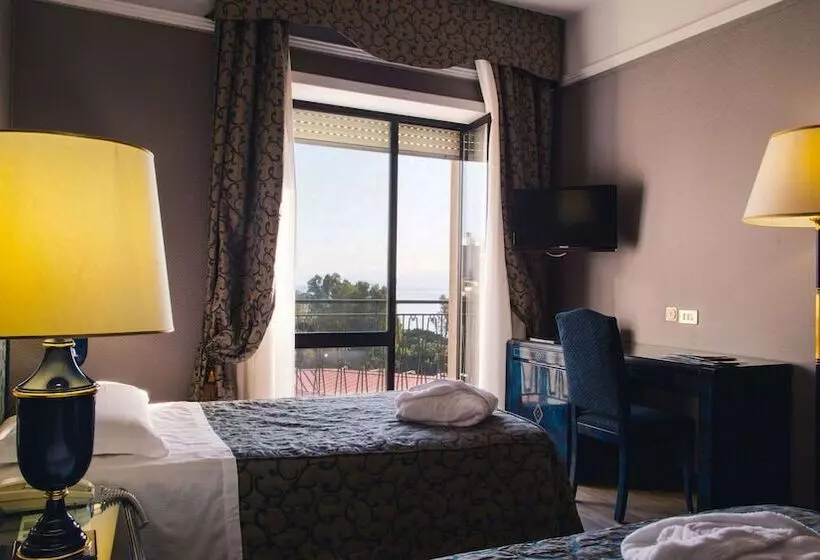 اتاق کلاسیک با چشم‌انداز دریا, Grand Hotel Excelsior