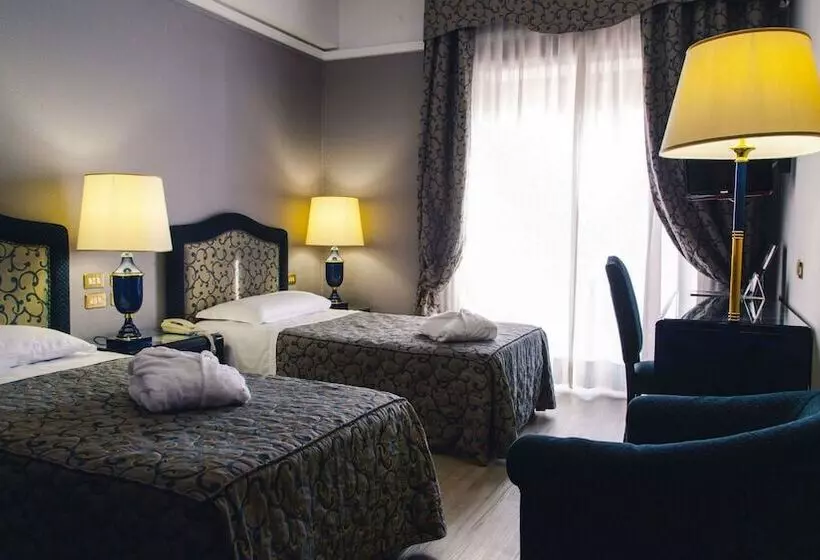 اتاق کلاسیک با چشم‌انداز دریا, Grand Hotel Excelsior