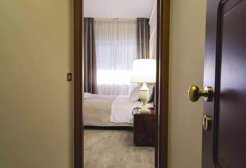 سوییت جونیور, Grand Hotel Excelsior