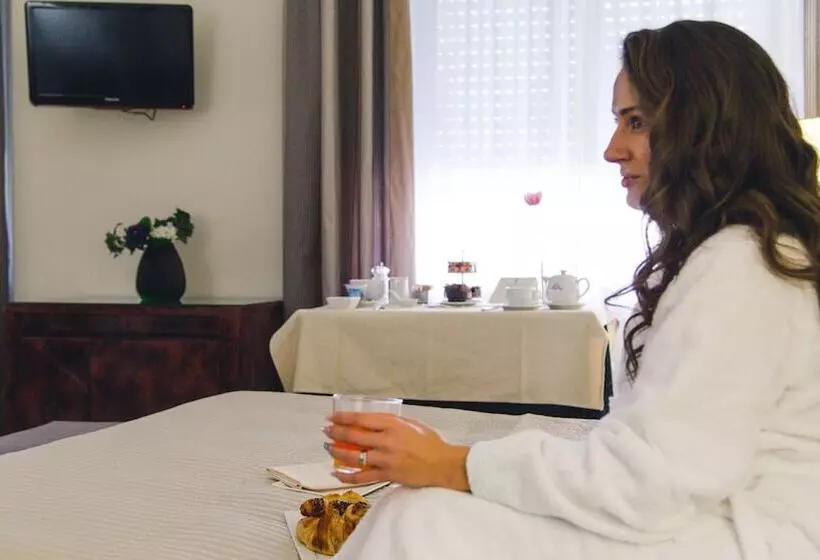 سوییت جونیور, Grand Hotel Excelsior