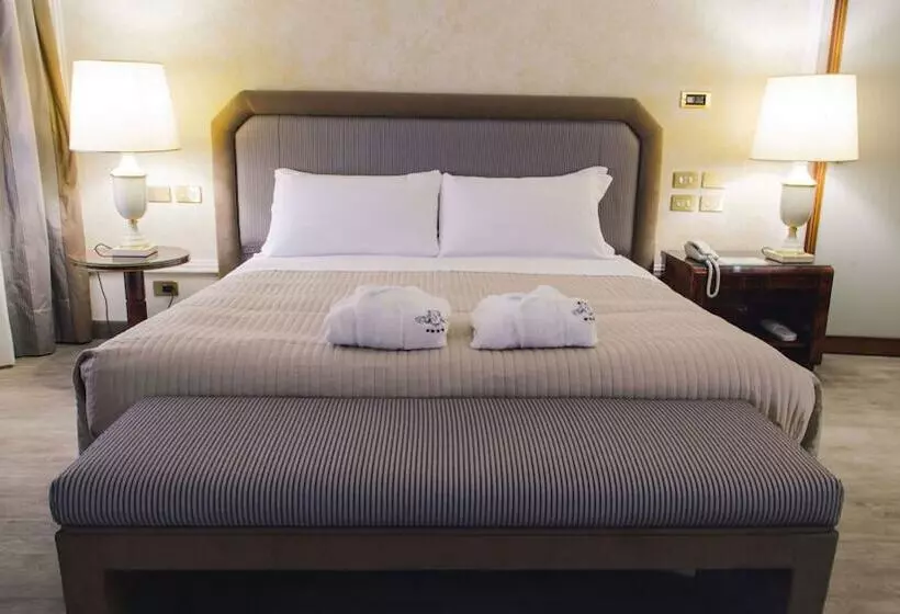 سوییت جونیور, Grand Hotel Excelsior