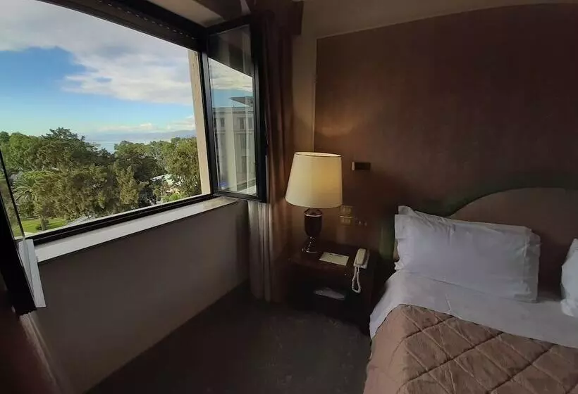 سوئیت اجرایی با چشم‌انداز دریا, Grand Hotel Excelsior