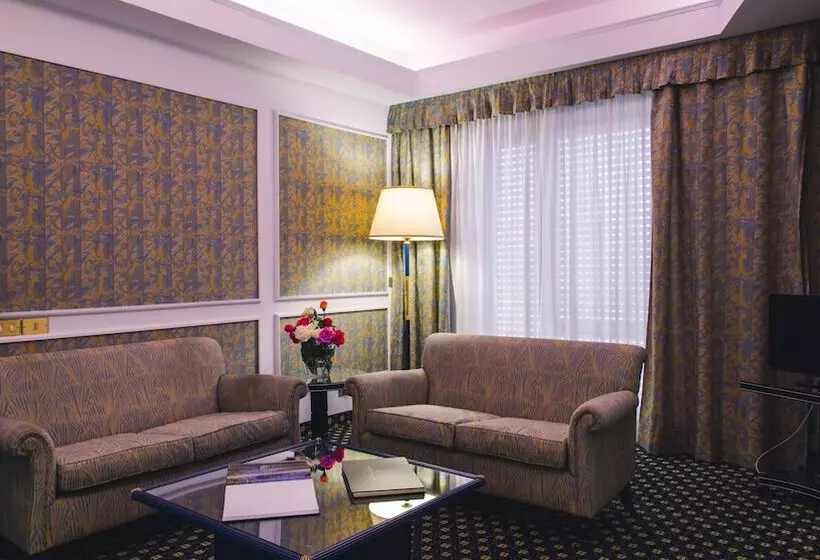سوئیت اجرایی با چشم‌انداز دریا, Grand Hotel Excelsior