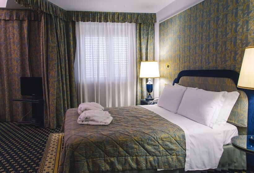 سوئیت اجرایی با چشمانداز دریا, Grand Hotel Excelsior