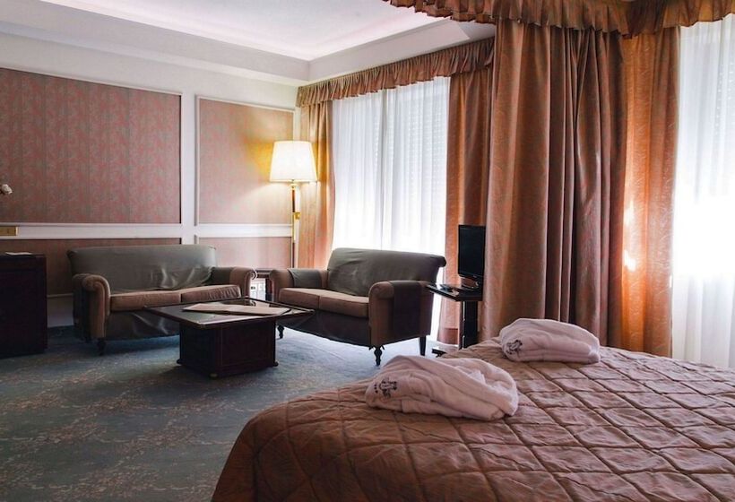 سوئیت اجرایی با چشم‌انداز دریا, Grand Hotel Excelsior