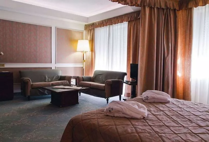 سوئیت اجرایی با چشم‌انداز دریا, Grand Hotel Excelsior