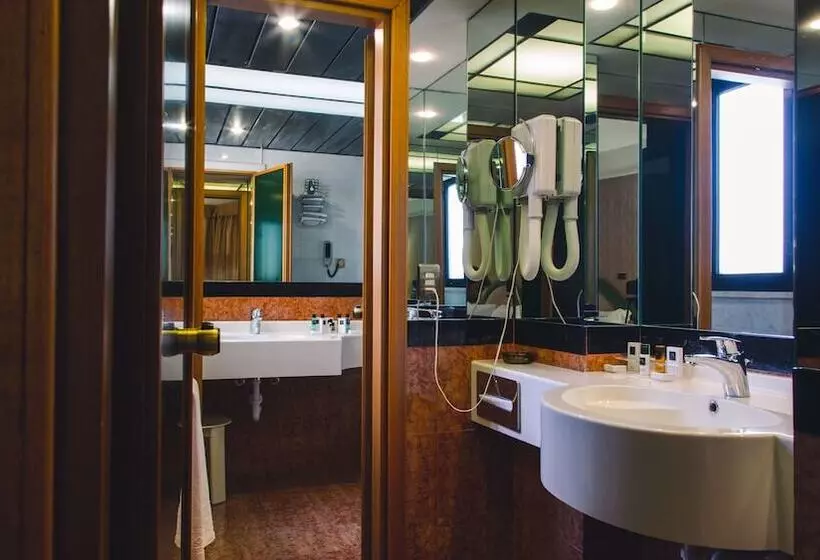 اتاق سوپریور سه تخته, Grand Hotel Excelsior