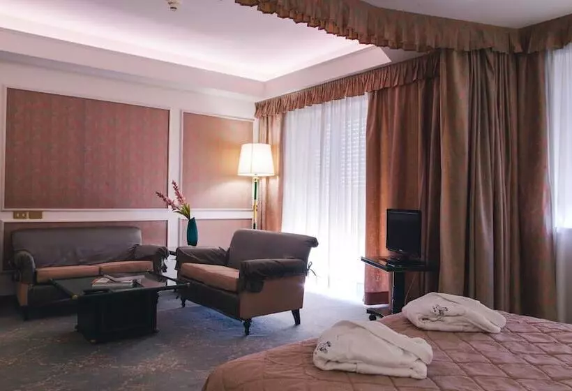 اتاق سوپریور سه تخته, Grand Hotel Excelsior