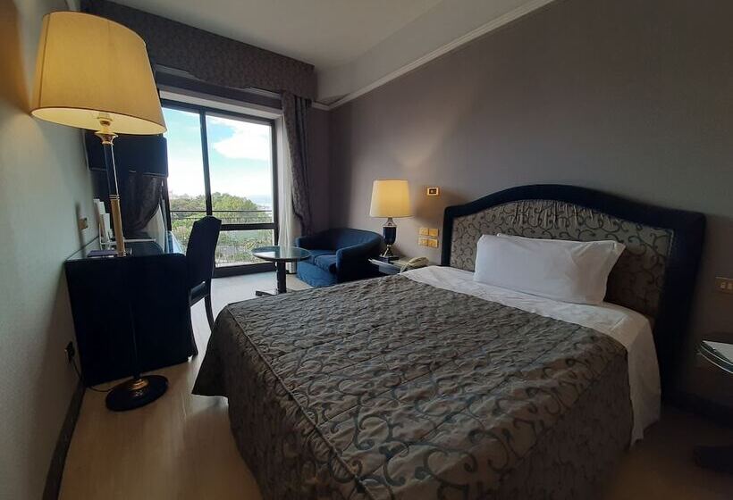 اتاق کلاسیک با چشم‌انداز دریا, Grand Hotel Excelsior