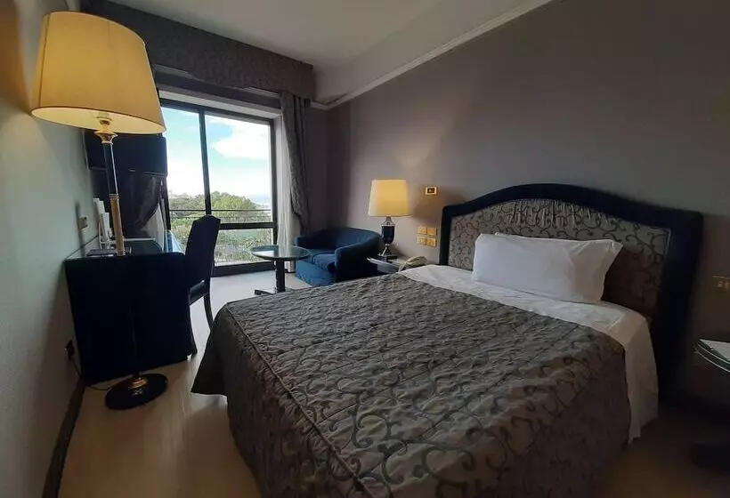 اتاق کلاسیک با چشم‌انداز دریا, Grand Hotel Excelsior
